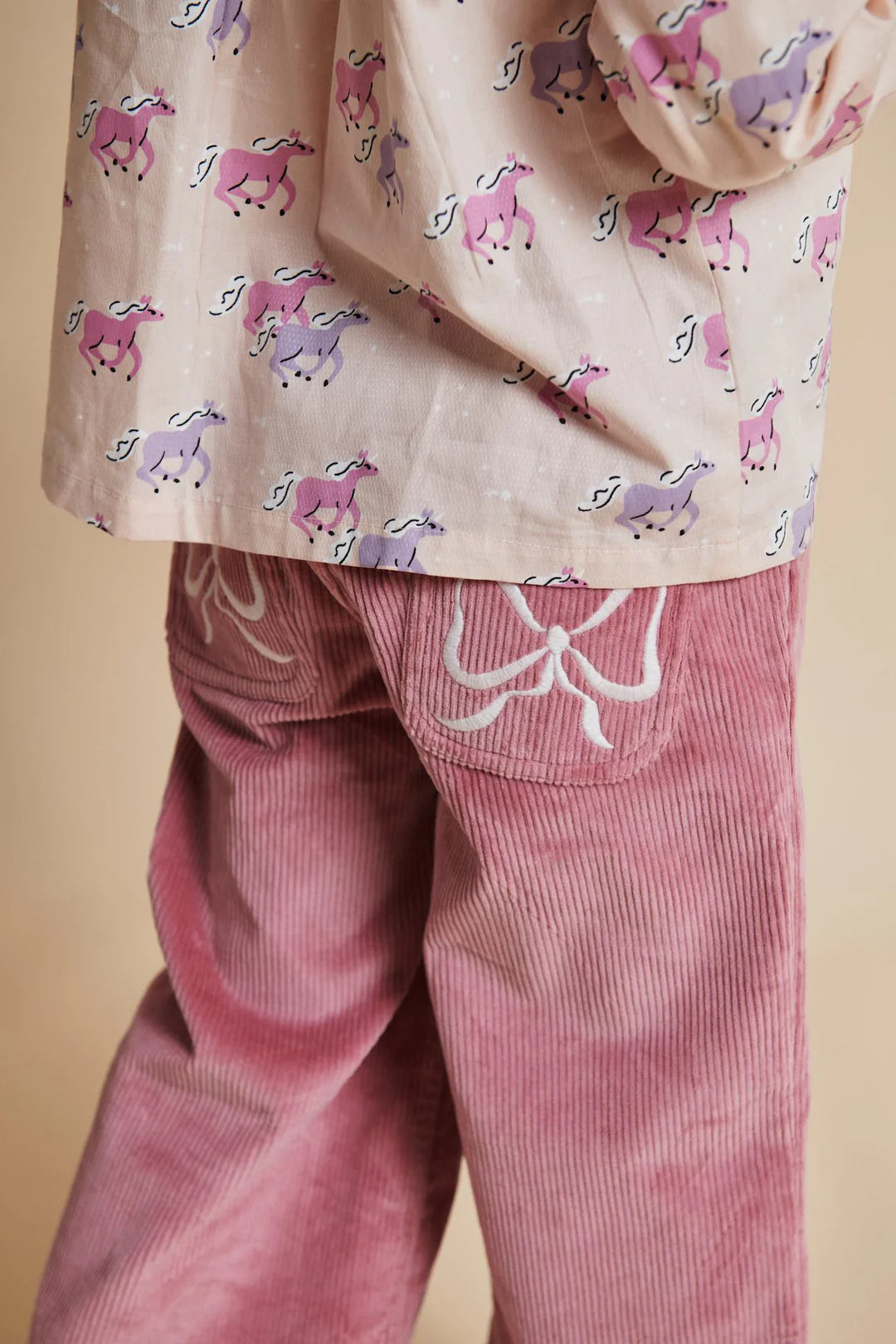 Kinderhose Kord aus reiner Bio-Baumwolle „Samtrosa“