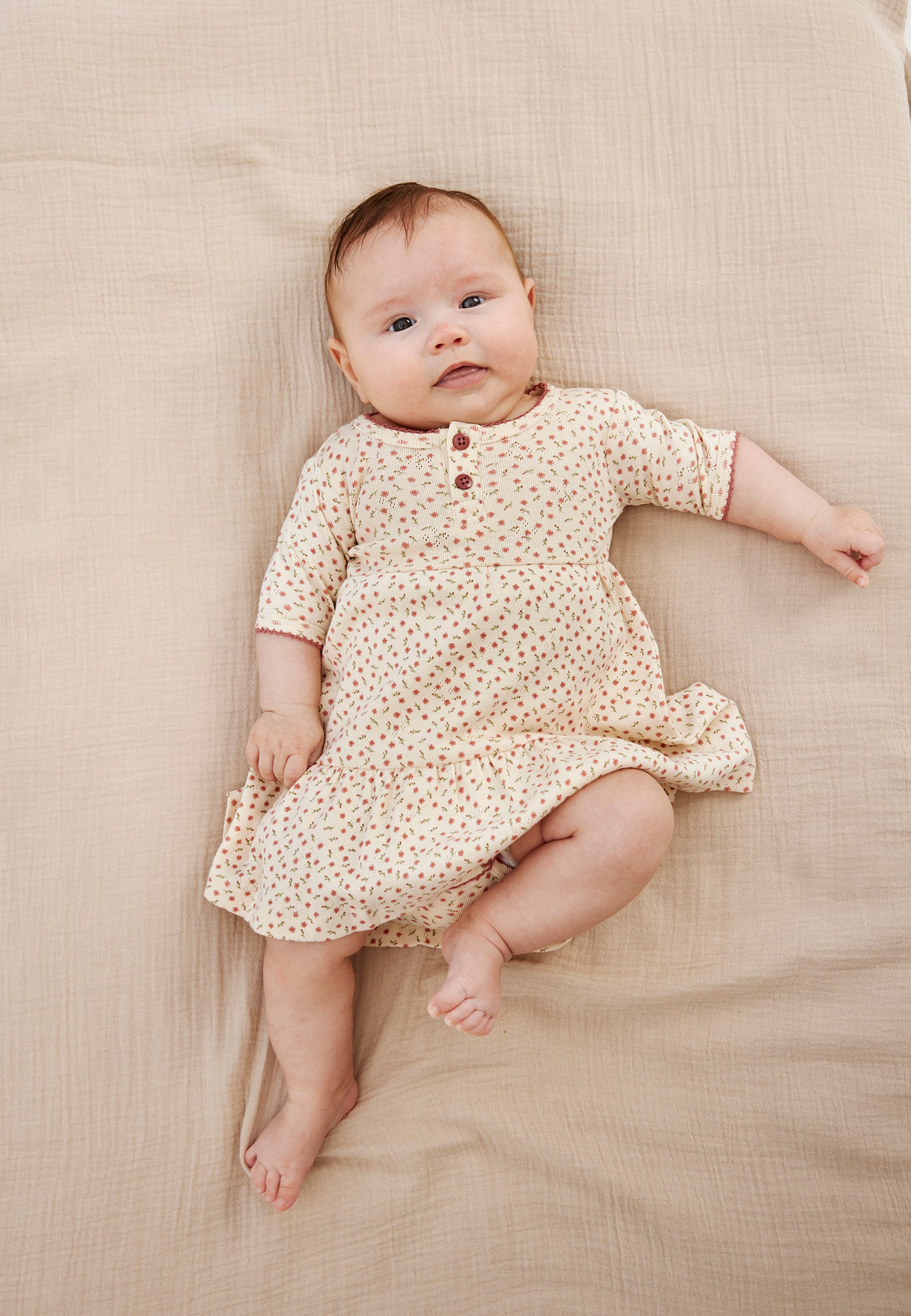 Babykleid mit Body aus Bio-Baumwolle mit Blütenprint "Pointelle Mini Flower"
