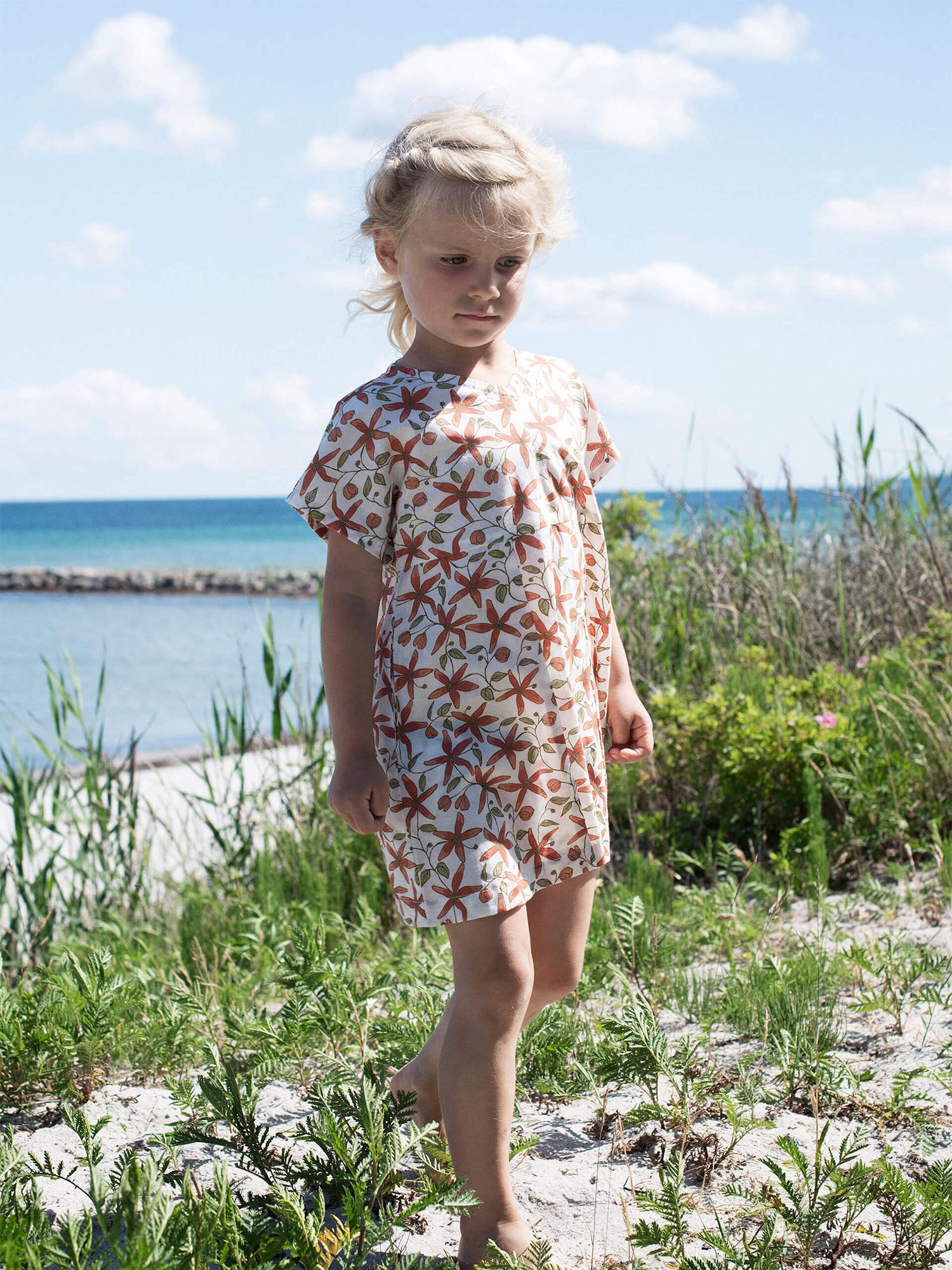 Kinderkleid aus reiner Bio-Baumwolle mit Print "Clematis"
